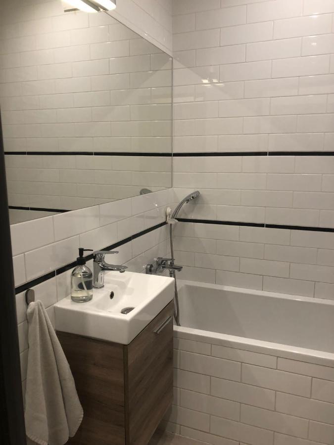 Apartament Srodmiescie 1 Sypialnia Oraz 1 Salon Walbrzych Luaran gambar