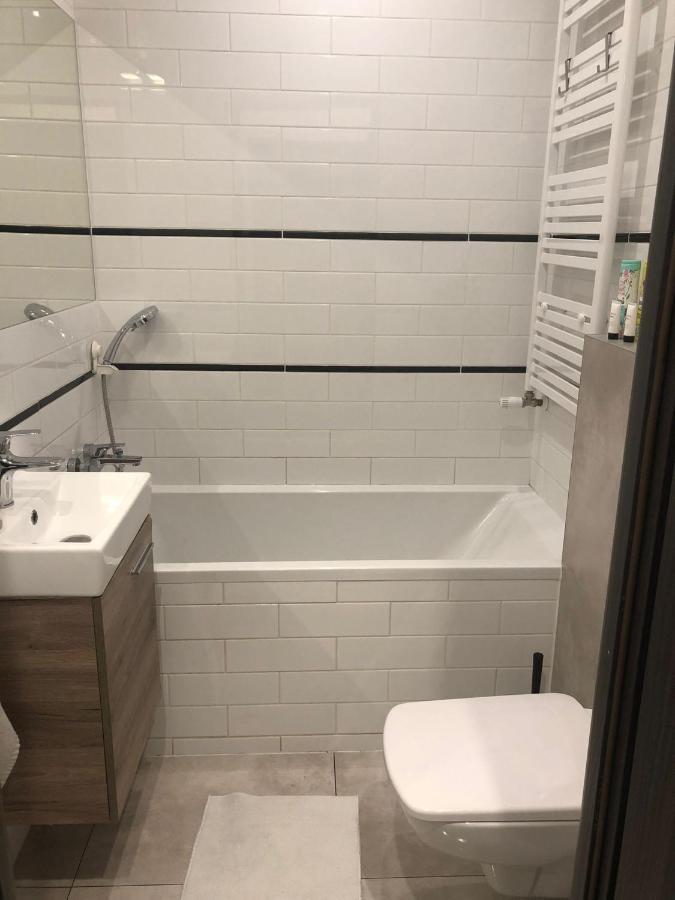 Apartament Srodmiescie 1 Sypialnia Oraz 1 Salon Walbrzych Luaran gambar